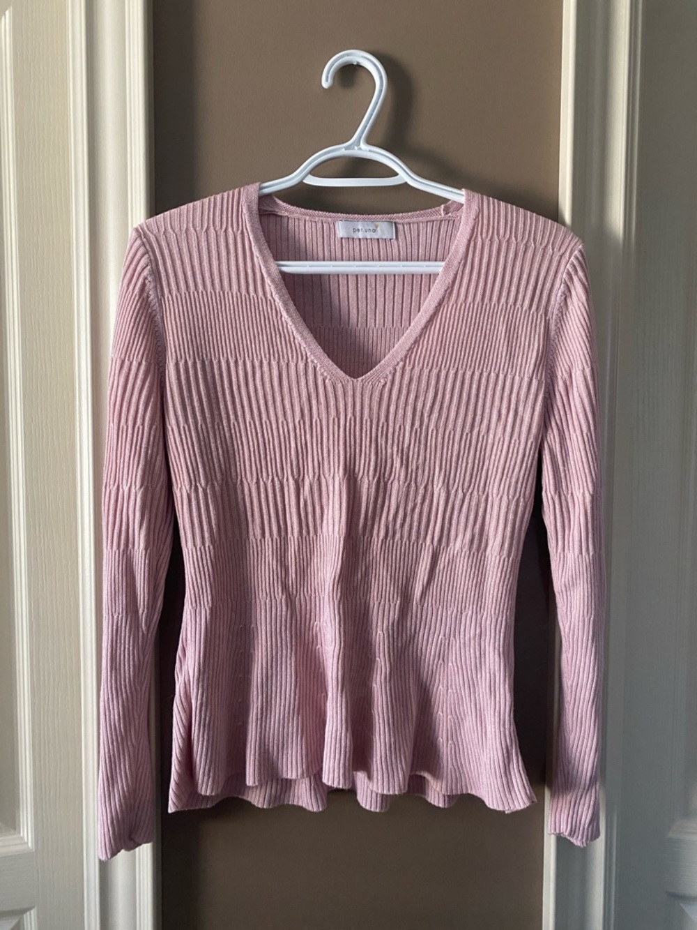 per una Dusty Pink Ribbed V-Neck Knit